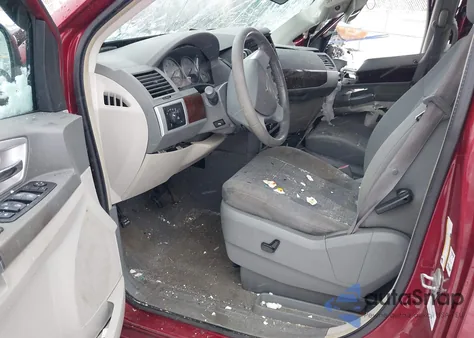 2010 Chrysler Town & Country Touring z USA, uszkodzony, nr VIN 2A4RR5D11AR359131